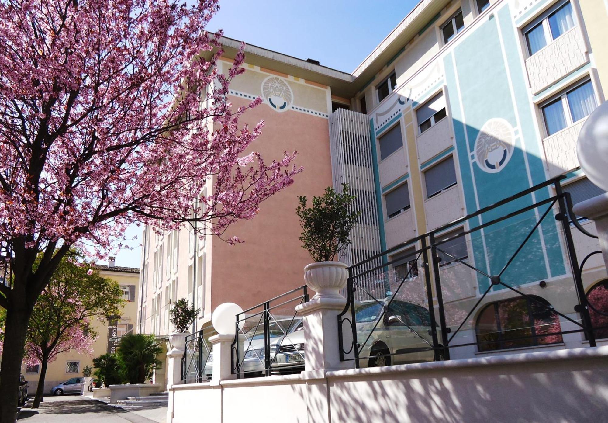 Hotel Leon D'Oro Rovereto  Exterior photo